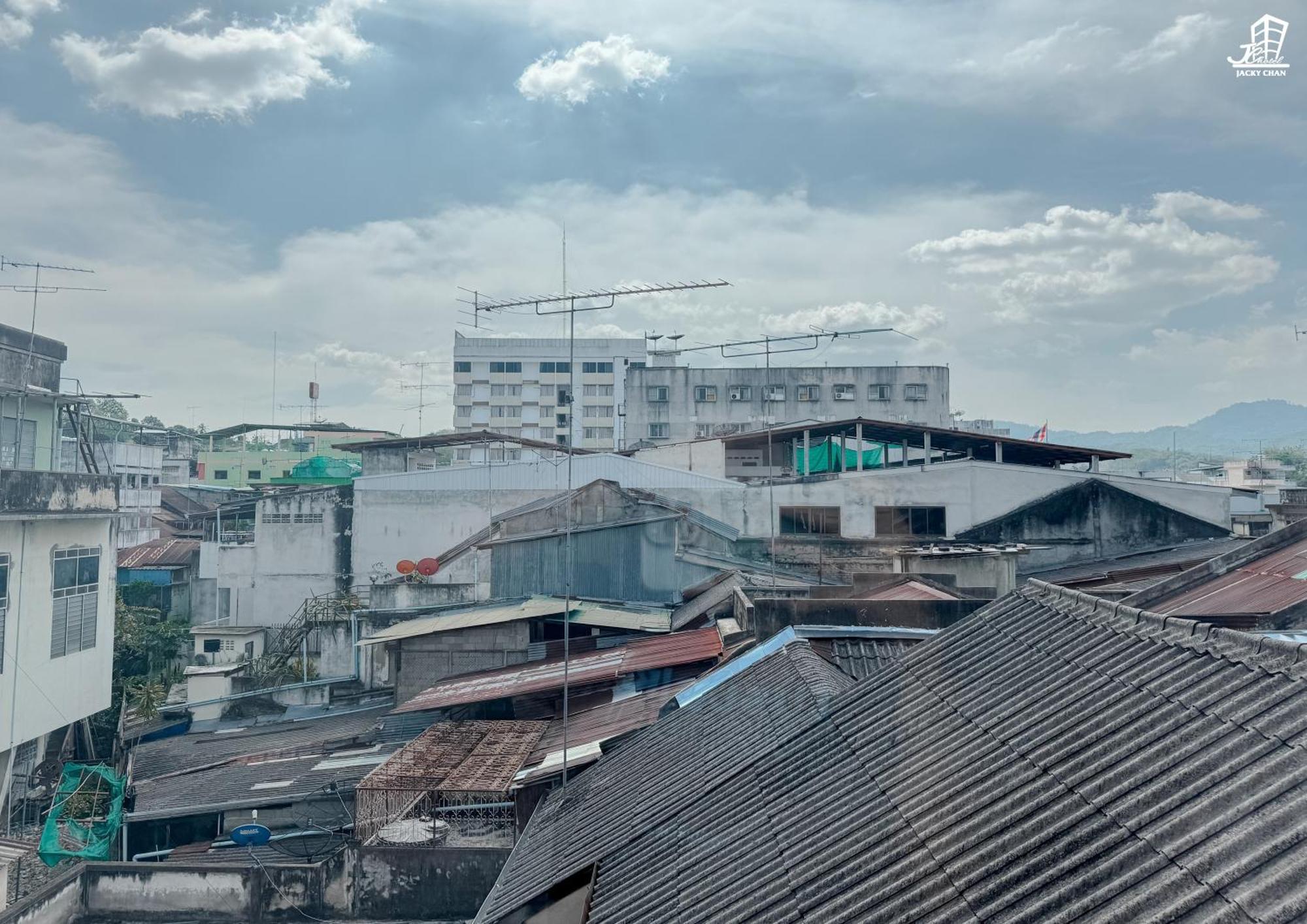 Jacky Chan Hotel Betong Esterno foto